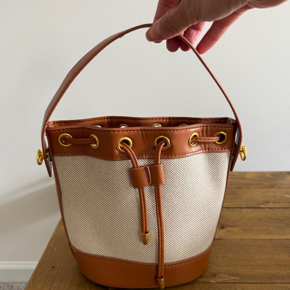 Elegant Tan and Cream Bucket Bag
